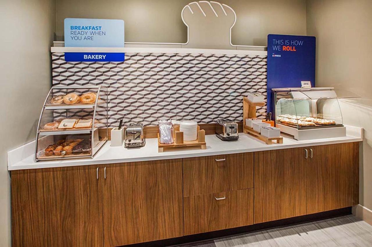 Holiday Inn Express & Suites Greenville-Downtown By Ihg Dış mekan fotoğraf