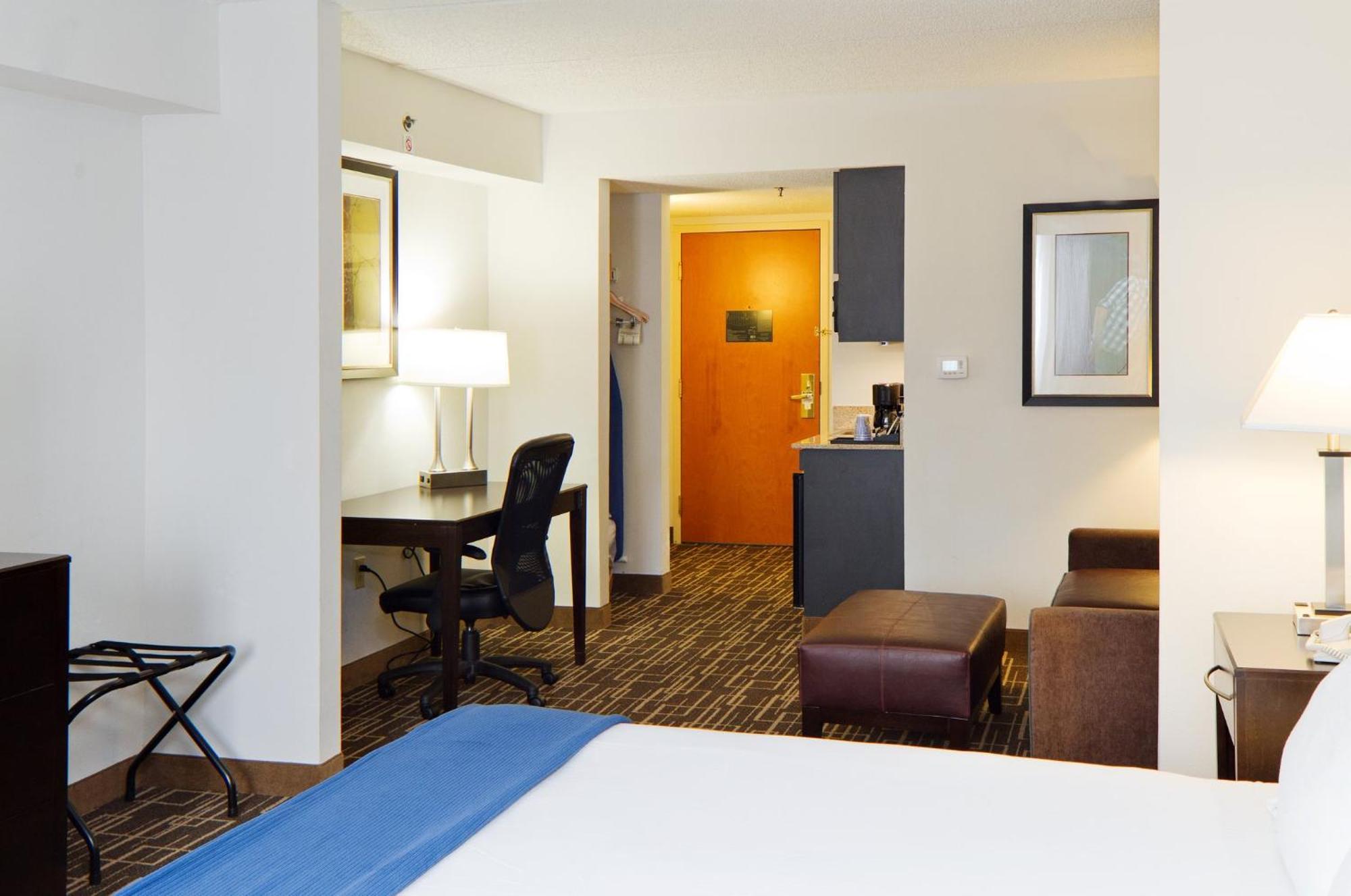 Holiday Inn Express & Suites Greenville-Downtown By Ihg Dış mekan fotoğraf